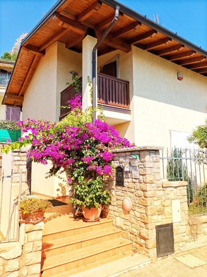 Villa Fior Di Loto Limone sul Garda Bagian luar foto